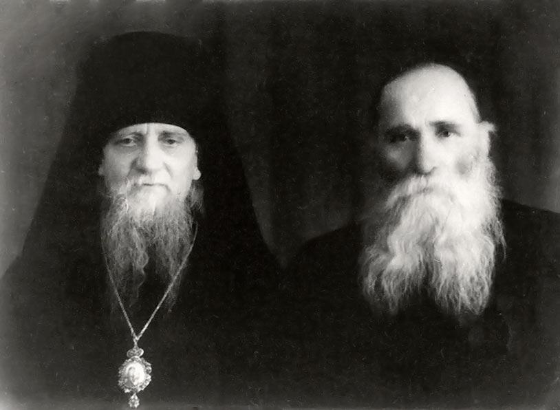 Епископ Афанасий (Сахаров) и староста Воскресенского собора Г. Г. Седов.jpg
