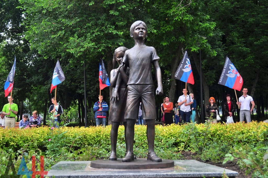 Памятник детям Донбасса в Донецке.jpg