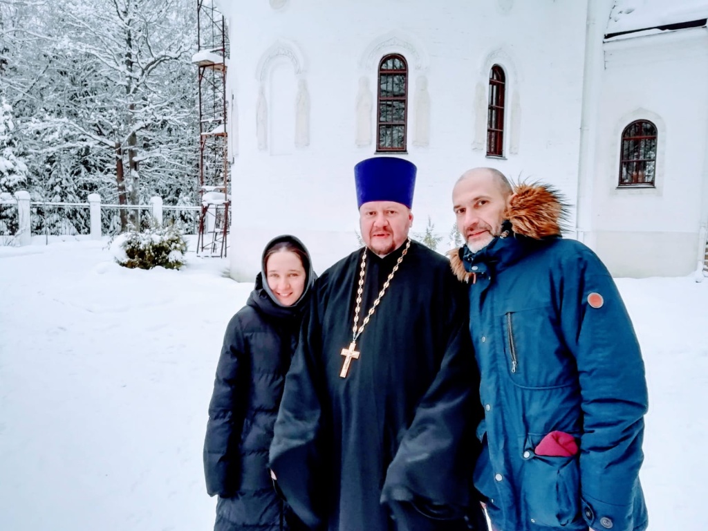 С первым духовником отцом Евгением Дроздовыи и с Анастасией.jpeg