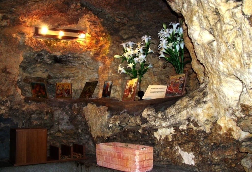 Пещера, бывшая частью дома Иоакима и Анны.jpeg
