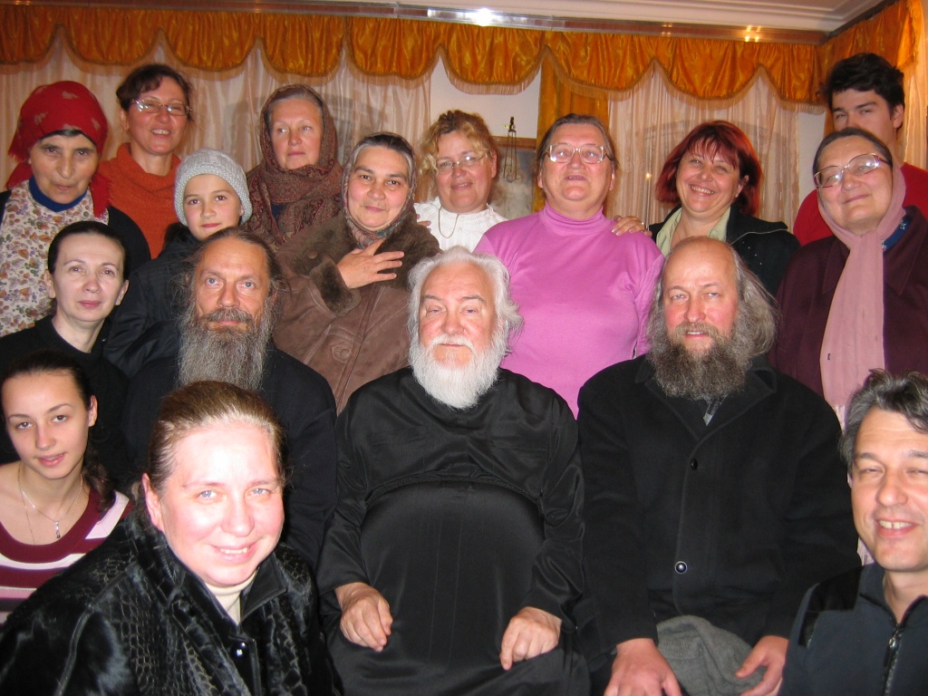 Встреча в Николо-Зайицком храме, отец Федор Калинин слева от Владыки, 2006 г..JPG