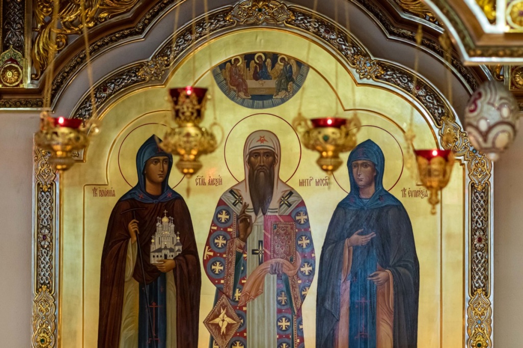 Икона святителю Алексию и преподобным Иулиании и Евпраксии в Зачатьевском монастыре.jpg