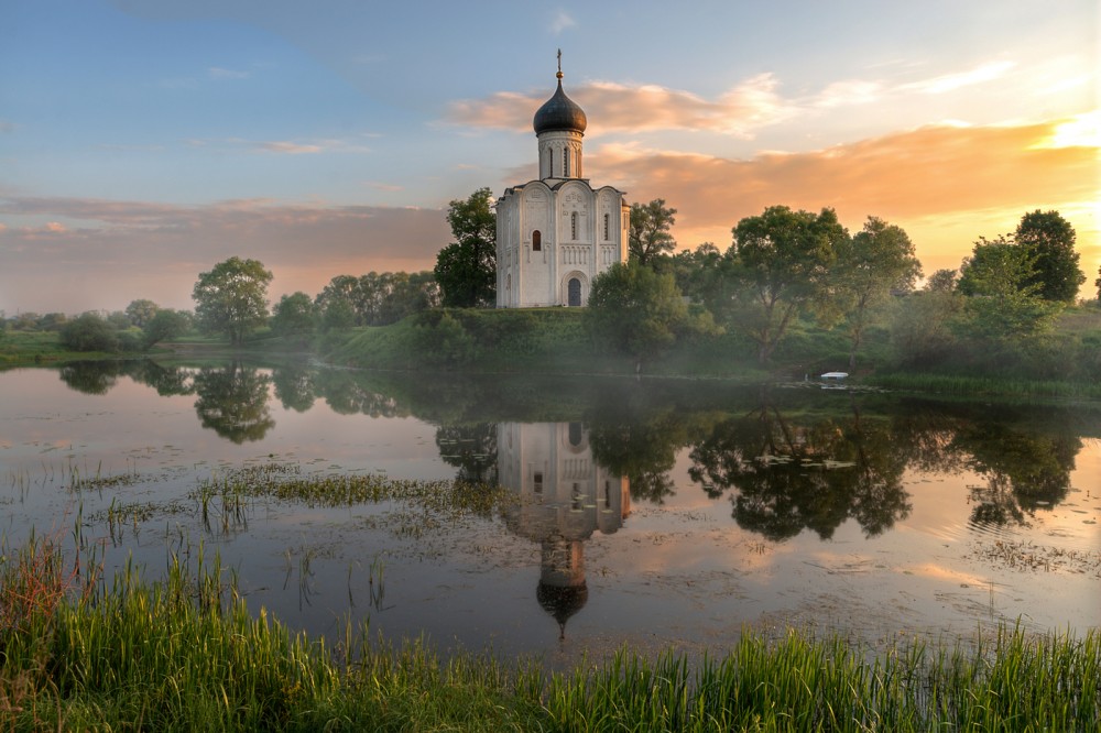 Церковь Покрова на Нерли – первый Покровский храм на Руси. Фото Эдуард Гордеев.jpg