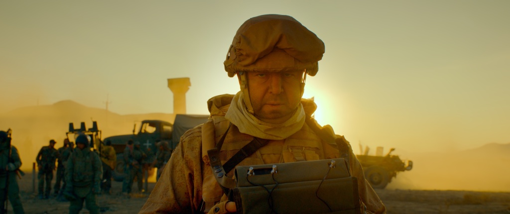 Дмитрий Шаберов в исполнении Александра Робака, кадр из фильма «Однажды в пустыни» .jpg
