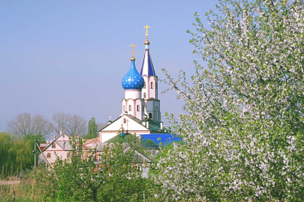 Свято-Духов монастырь весной.jpg
